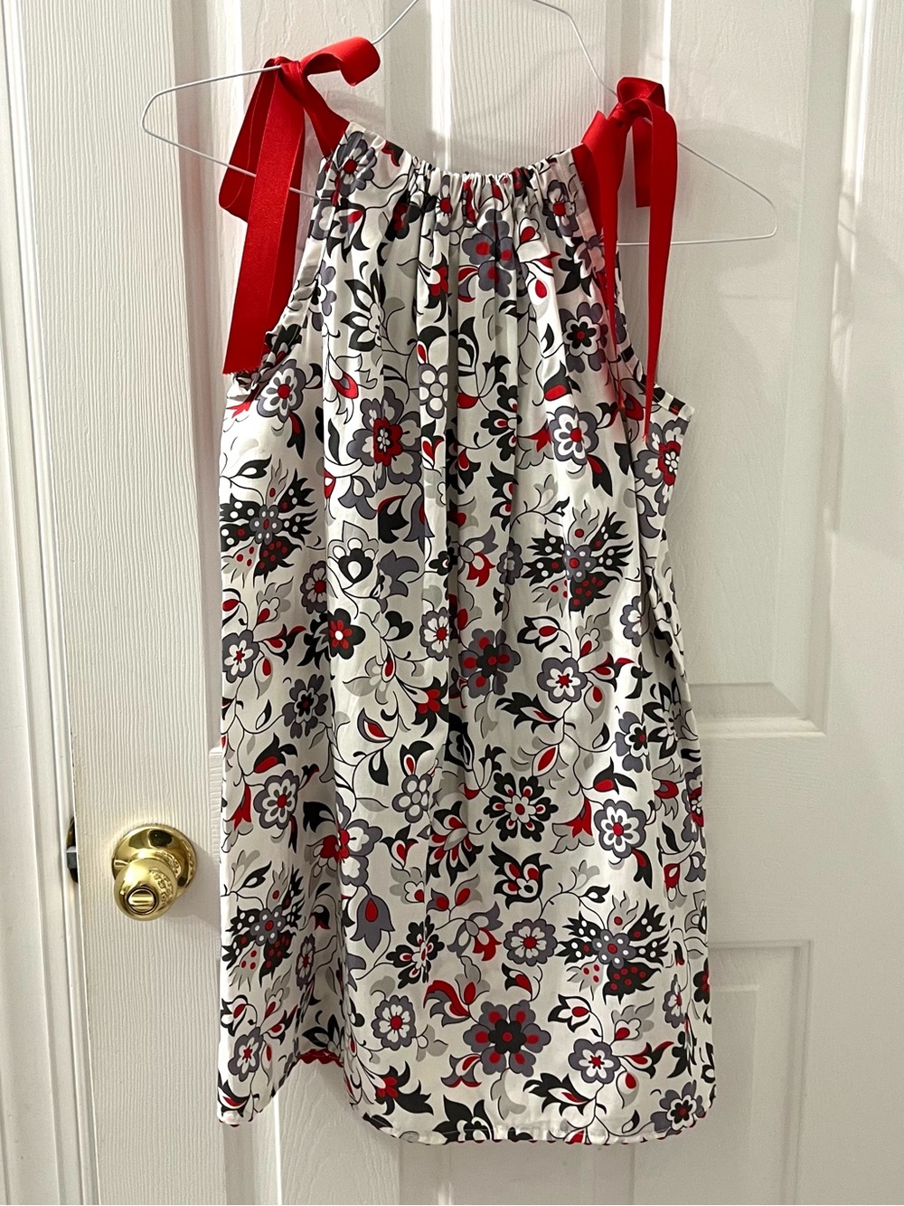 Remilys Children's Clothier of Charleston girls floral White Red Dress Size 7